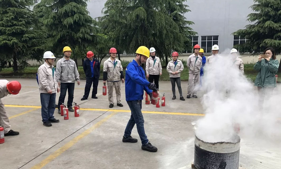 響應(yīng)“安全生產(chǎn)月”，積極開(kāi)展應(yīng)急預(yù)案演練